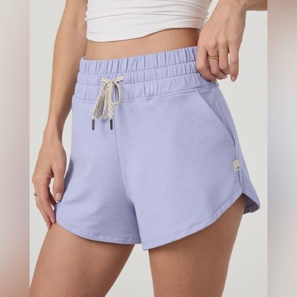 Vuori Pants - Vuori Halo Performance 2.0 Shorts Lavender Women Size L Elastic Waist Pockets